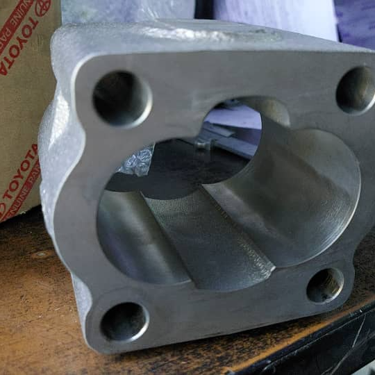 پوسته سیلندر پمپ هیدرولیک لیفتراک تویوتا ۸ اف ۵ تن