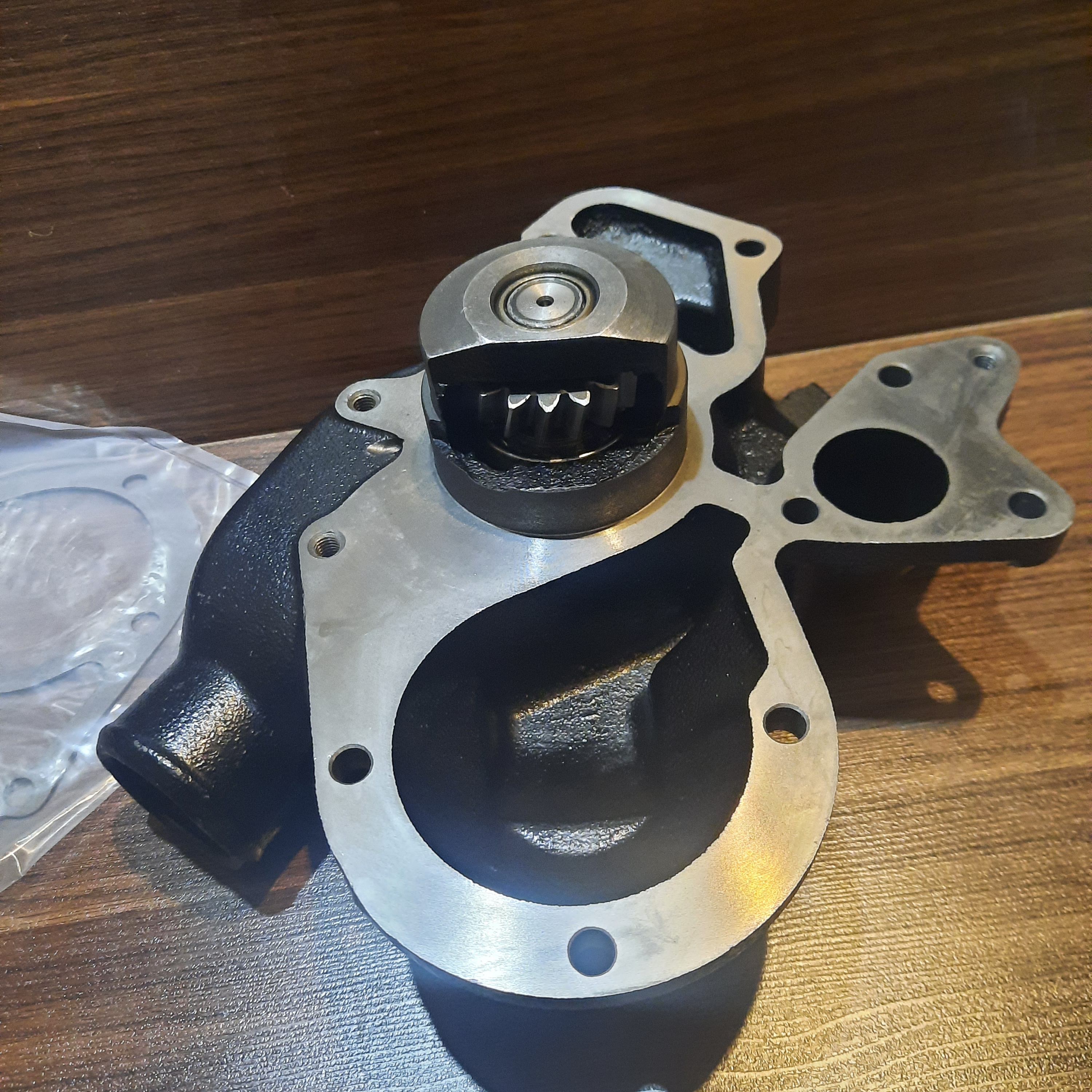 واترپمپ تراکتور فرگوسن ۶۲۹۰ ( موتور پرکینز سری ۱۱۰۰ )